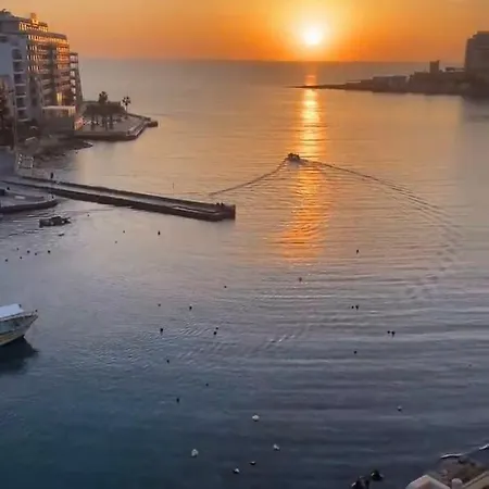 Проживание в семье Spinola Bay View *