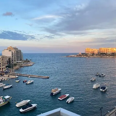 Проживание в семье Spinola Bay View *