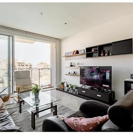 Проживание в семье Spinola Bay View *